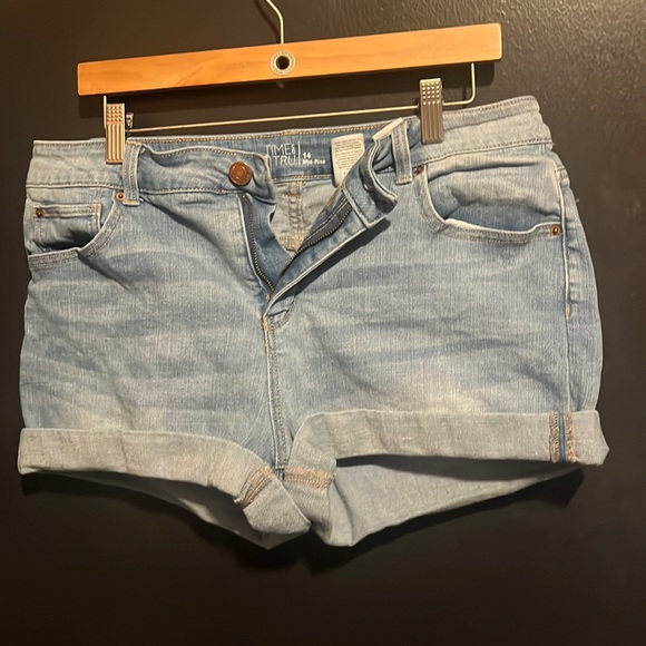 Mid-Rise Denim Light Wash Shorts for Women from Time and Tru - Picture 1 of 3